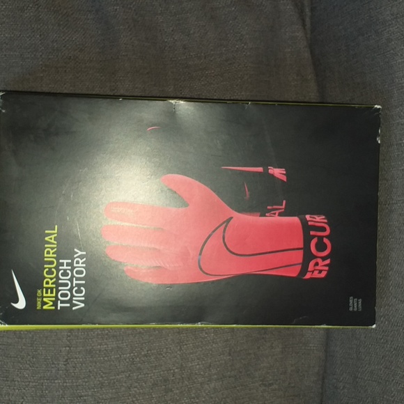 Nike Mercurial Touch Victory Goalie Gloves - Picture 4 of 7